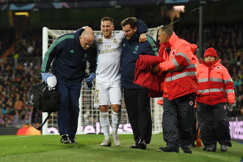 MADRID, SPAIN - NOVEMBER 26: Eden Hazard of Real Madrid leaves the pitch with an injury during the UEFA Champions League group A match between Real Madrid and Paris Saint-Germain at Bernabeu on November 26, 2019 in Madrid, Spain. (Photo by David Ramos/Getty Images)