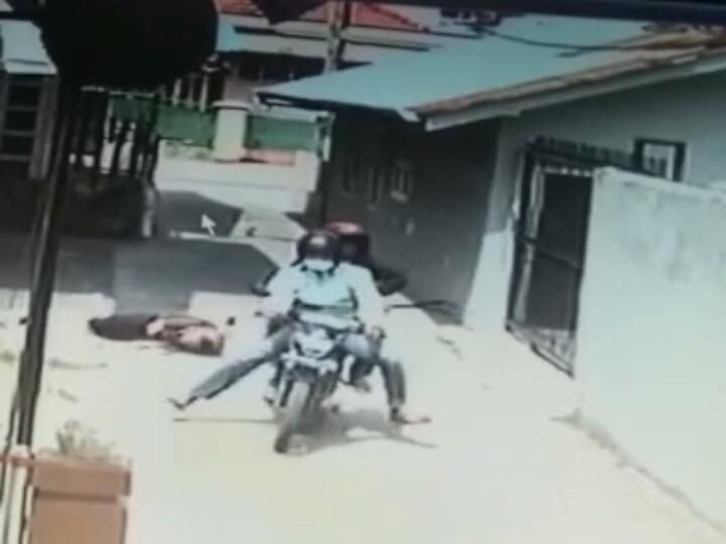 Jambret Medan Bikin Mahasiswi Pingsan Jambret Medan Bikin Mahasiswi Pingsan