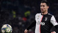 Ini di luar kebiasaan Ronaldo, karena dia biasanya tampil rapi plus rambut tertata klimis. (Marco Bertorello / AFP)