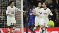Namun, tuan rumah bisa bangkit lewat Dele Alli yang memperkecil skor di akhir babak pertama. AP Photo/Matt Dunham.
