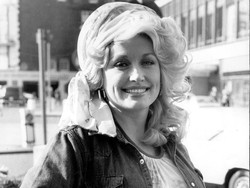 Dolly Parton Siap Telanjang untuk Majalah Playboy