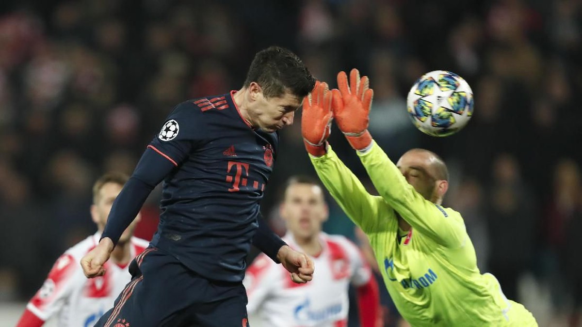 Robert Lewandowski mencetak empat gol saat Bayern Munich menggilas Red Star Belgrade 6-0 di matchday kelima Grup B Liga Champions. (Foto: Darko Vojinovic/AP Photo)