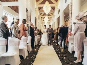 Pernikahan Ini Diabadikan Cuma dengan Smartphone, Hasilnya?