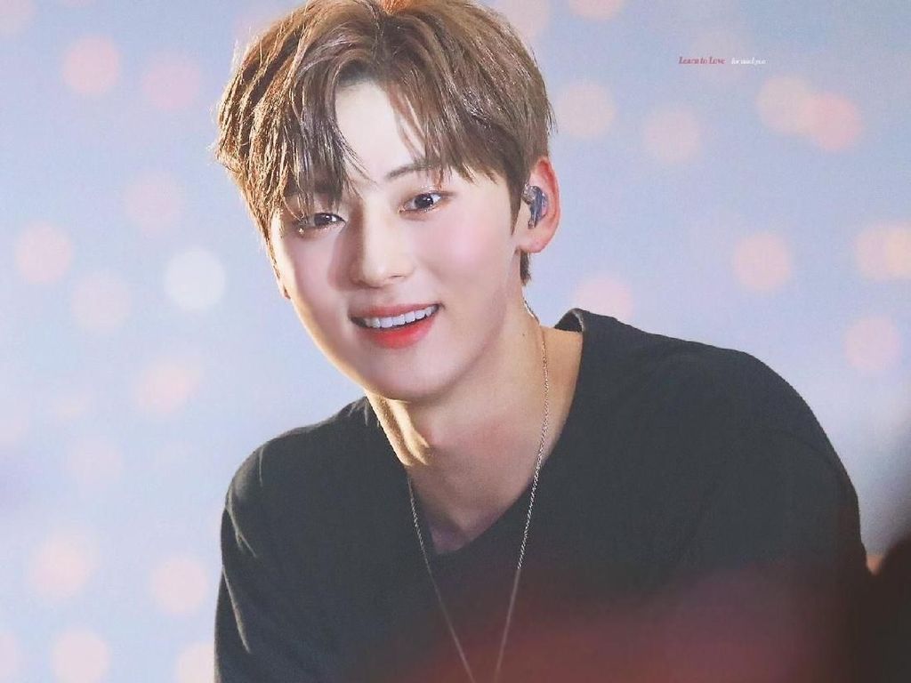 Perawatan Kulit Idol Korea Hwang Minhyun yang Dikenal Punya Wajah Bening Perawatan Kulit Idol Korea Hwang Minhyun yang Dikenal Punya Wajah Bening