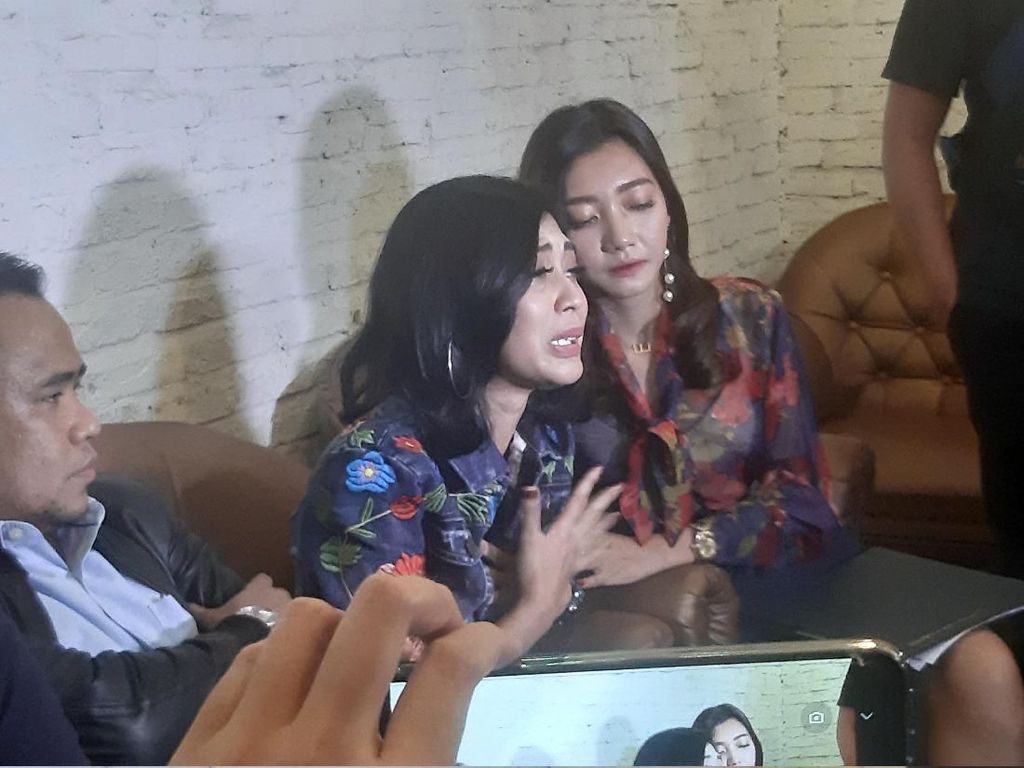 Komnas PA Buka Suara Perkara Karen Pooroe yang Di-KDRT Suami Komnas PA Buka Suara Perkara Karen Pooroe yang Di-KDRT Suami