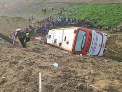 Bus Kramat Djati Kecelakaan di Tol Sumo, 2 Tewas 20 Luka-luka