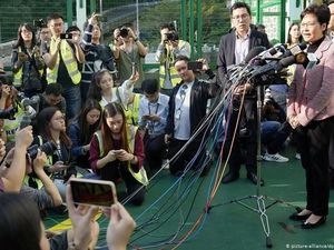 Meski Kalah dalam Pemilu Lokal, Pemimpin Hong Kong Carrie Lam Tolak Menyerah