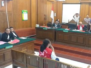 3 Terdakwa Kasus Rasisme Mahasiswa Papua di Surabaya Jalani Sidang Perdana 3 Terdakwa Kasus Rasisme Mahasiswa Papua di Surabaya Jalani Sidang Perdana