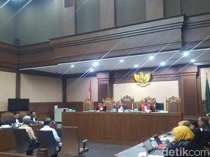 Debat Jaksa KPK dan Saksi di Sidang Rommy soal Istilah Persekot Debat Jaksa KPK dan Saksi di Sidang Rommy soal Istilah Persekot
