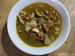 Warung Sate Pak Nur : Nyam! Sedap Mantap Tongseng Kambing Khas Solo