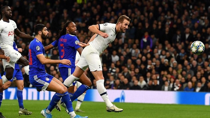 Harry Kane - Tottenham Hotspur LONDON, ENGLAND - NOVEMBER 26: Harry Kane of Tottenham Hotspur scores his team's fourth goal during the UEFA Champions League group B match between Tottenham Hotspur and Olympiacos FC at Tottenham Hotspur Stadium on November 26, 2019 in London, United Kingdom. (Photo by Justin Setterfield/Getty Images)