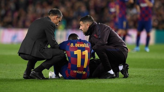 Ousmane Dembele terus diganggu cedera selama di Barcelona. (Foto: Josep LAGO / AFP)