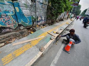 Pemkot Bekasi Gelontorkan Rp 1 M Bangun Trotoar Ramah Difabel Pemkot Bekasi Gelontorkan Rp 1 M Bangun Trotoar Ramah Difabel