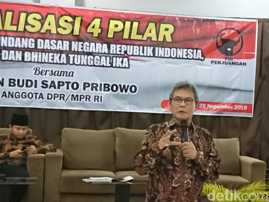 Komisi 2 DPR Dorong Kemendagri Tuntaskan Persoalan e-KTP Komisi 2 DPR Dorong Kemendagri Tuntaskan Persoalan e-KTP