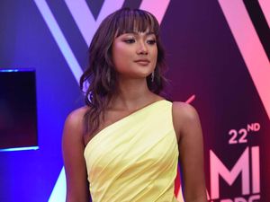 Seksinya Marion Jola, Pamer Kulit Cokelat Eksotis