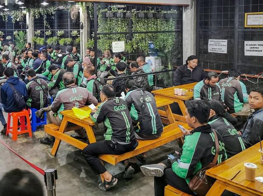 Jangan Asal Ngomel! Ikuti Tips Pesan Makanan Via Ojol Ini Jangan Asal Ngomel! Ikuti Tips Pesan Makanan Via Ojol Ini