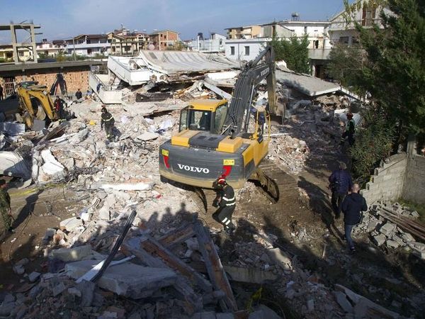 Evakuasi Korban Terus Berlangsung Dua Hari Usai Gempa di Albania