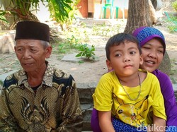 Kisah Cinta Radi dan Dela di Madiun yang Terpaut Usia 42 Tahun