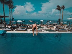 Intip Momen Lorenzo Main Air di Bali Intip Momen Lorenzo Main Air di Bali
