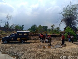 Satpol PP Tutup Tambang Galian C Liar di Sungai Probolinggo