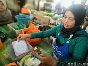 La Lembah Manah Akikah, Pedagang Pasar Gede Dapat Nasi Kambing La Lembah Manah Akikah, Pedagang Pasar Gede Dapat Nasi Kambing