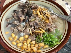 5 Soto Khas Jawa Barat Berisi Jeroan Sapi hingga Ayam Kampung 5 Soto Khas Jawa Barat Berisi Jeroan Sapi hingga Ayam Kampung