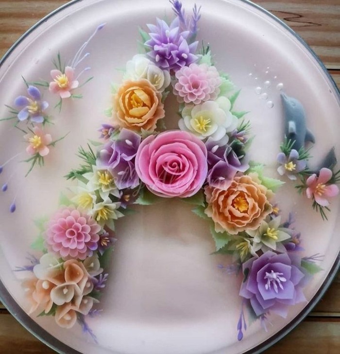 erbentuk huruf A, jelly ini dihiasi penuh oleh bunga-bunga cantik. Foto: Instagram @siewhen83