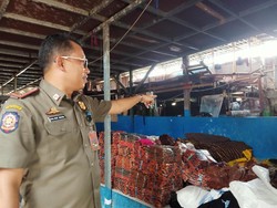 Satpol PP Bakal Tutup Usaha dan Toko yang Cemari Sungai Badung Bali