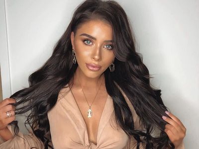 Foto: Selebgram yang Pasang Implan karena Payudara Menyusut, Kini Menyesal