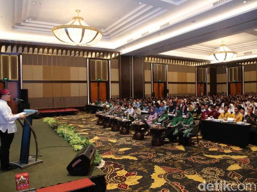 Bupati Anas Ajak Milenial Sokong Pembangunan Banyuwangi Bupati Anas Ajak Milenial Sokong Pembangunan Banyuwangi
