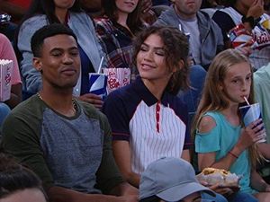 Bintang Disney Ditangkap karena Pukul Kepala Kekasih hingga Gegar Otak