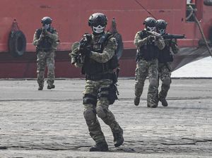 Mengenal Kopaska, Pasukan Elit TNI AL dengan Masker Bergambar Tengkorak Mengenal Kopaska, Pasukan Elit TNI AL dengan Masker Bergambar Tengkorak