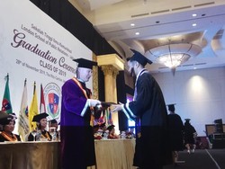 Wisuda 1.080 Mahasiswa, LSPR Jadi Institut Komunikasi dan Bisnis