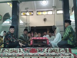 Mahfud MD Bimbing Mantan Staf Jadi Mualaf di Sleman