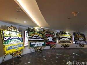 Karangan Bunga dari Ahok Hingga Jokowi Berjejer untuk Ciputra