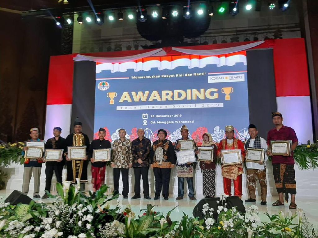 Beri Penghargaan ke 9 Tokoh, Menteri LHK Bicara Pentingnya Hutan Sosial Beri Penghargaan ke 9 Tokoh, Menteri LHK Bicara Pentingnya Hutan Sosial