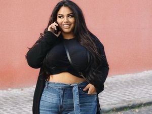 Potret Wanita yang Di-bully Menjijikkan Kini Sukses Jadi Model Gemuk Potret Wanita yang Di-bully Menjijikkan Kini Sukses Jadi Model Gemuk
