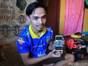 Kisah Driver Ojol di Bandung, Ngojek Sambil Gendong Anak