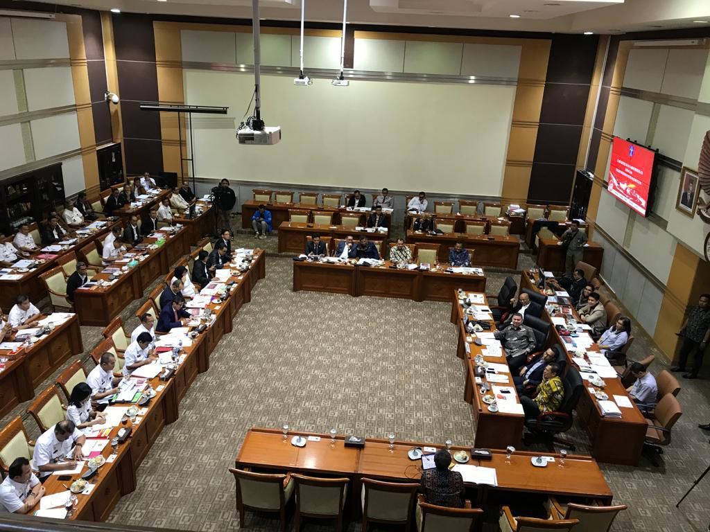 Raker Bareng Menkum HAM, Gerindra Singgung Cuti Bersyarat Ahmad Dhani Raker Bareng Menkum HAM, Gerindra Singgung Cuti Bersyarat Ahmad Dhani