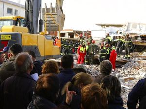 Polisi Albania Bentrok dengan Pengunjuk Rasa di Tengah Pandemi