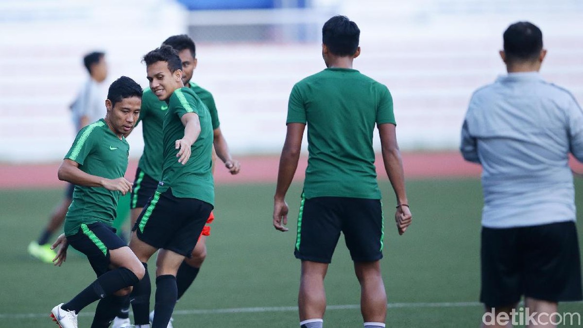 Evan Dimas dalam latihan bersama Timnas Indonesia U-22. (Grandyos Zafna/detikSport)