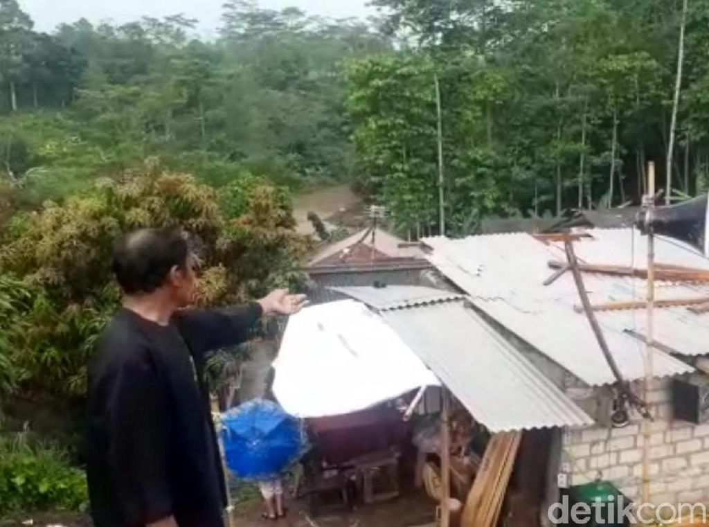 Hujan Badai Rusak 16 Rumah di Cibadak Sukabumi