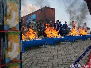 Bea Cukai Musnahkan Miras dan Rokok Ilegal Bea Cukai Musnahkan Miras dan Rokok Ilegal