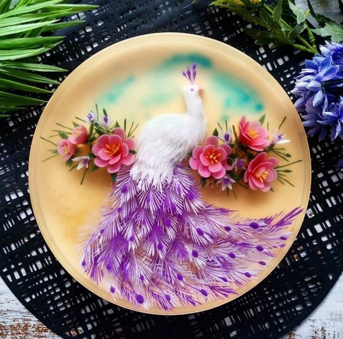 Tak hanya bunga, jelly ini juga dilukis dengan bentuk burung merak putih yang cantik sekali. Foto: Instagram @siewhen83