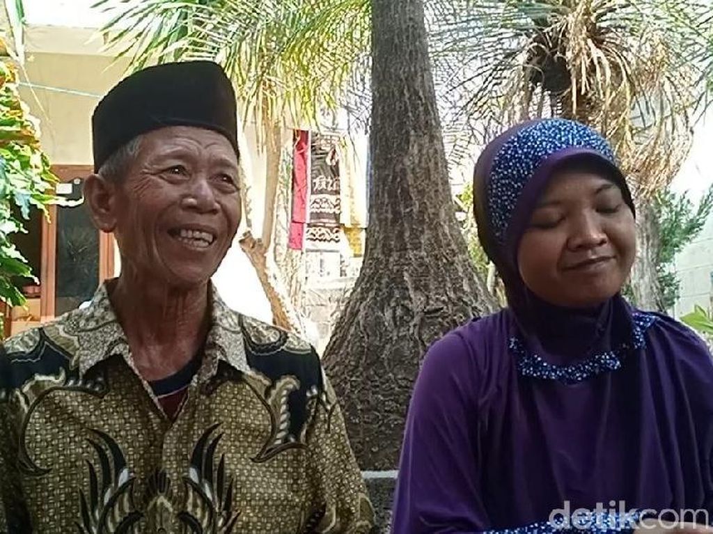 Benih Cinta Radi dan Dela Tumbuh di Hutan Saat Pria 70 Tahun Itu Kehausan Benih Cinta Radi dan Dela Tumbuh di Hutan Saat Pria 70 Tahun Itu Kehausan