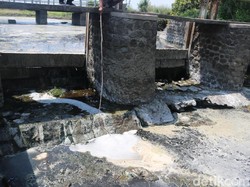 Limbah di Sungai Avur Budug Jombang Diduga Dibuang Lewat Pipa Tersembunyi