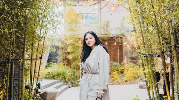 Cantiknya Nagita Slavina Liburan ke Korea Pakai Coat Rp 95 Juta