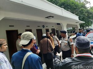 Tuntut Pemulangan Rizieq, Perwakilan Massa Diterima Kemenko Polhukam