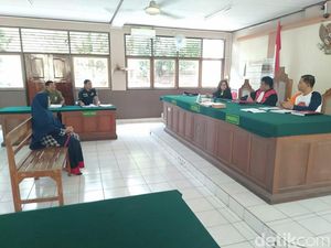 Pengusaha Sablon yang Bikin Sungai Badung Bali Jadi Merah Didenda Rp 2 Juta Pengusaha Sablon yang Bikin Sungai Badung Bali Jadi Merah Didenda Rp 2 Juta