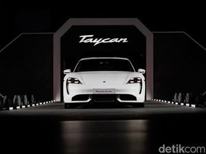 Raffi Ahmad dan Bamsoet Ulas Porsche Taycan, Sudah Dijual di Indonesia?